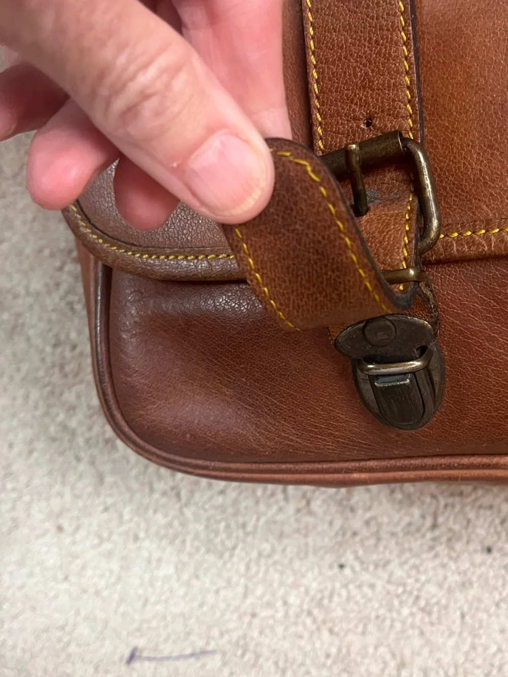 Vintage Eddie Bauer Leather Messenger Bag Briefcase Classic Timeless Preppy Tan